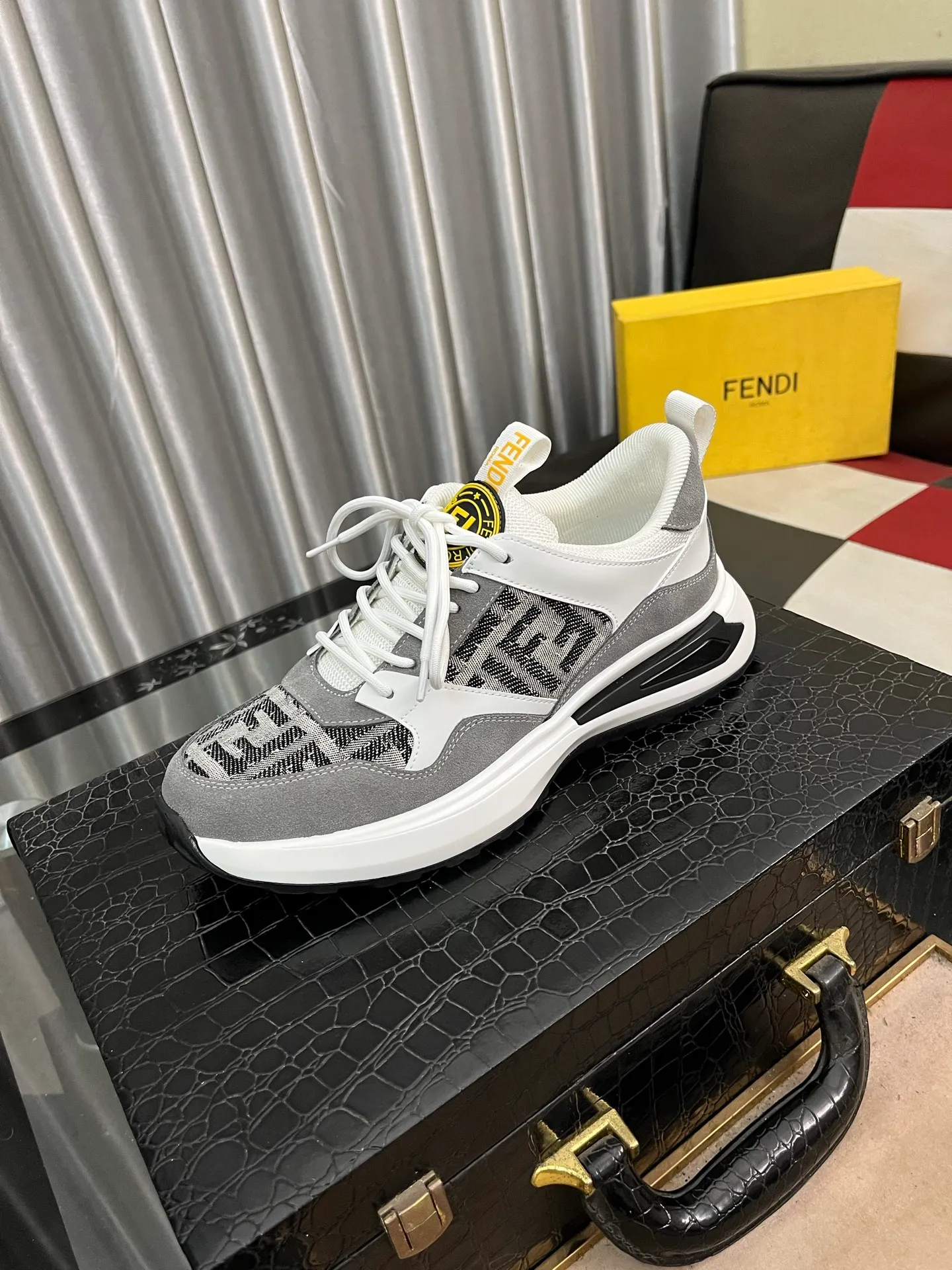 Men's shoes 💰458⌚️⌚️FENDI "FENDI" Regular size: 38-44 (casual shoes) Product materials: Selected cowhide upper, soft sheepskin lining; original outsole. 6️⃣colors available